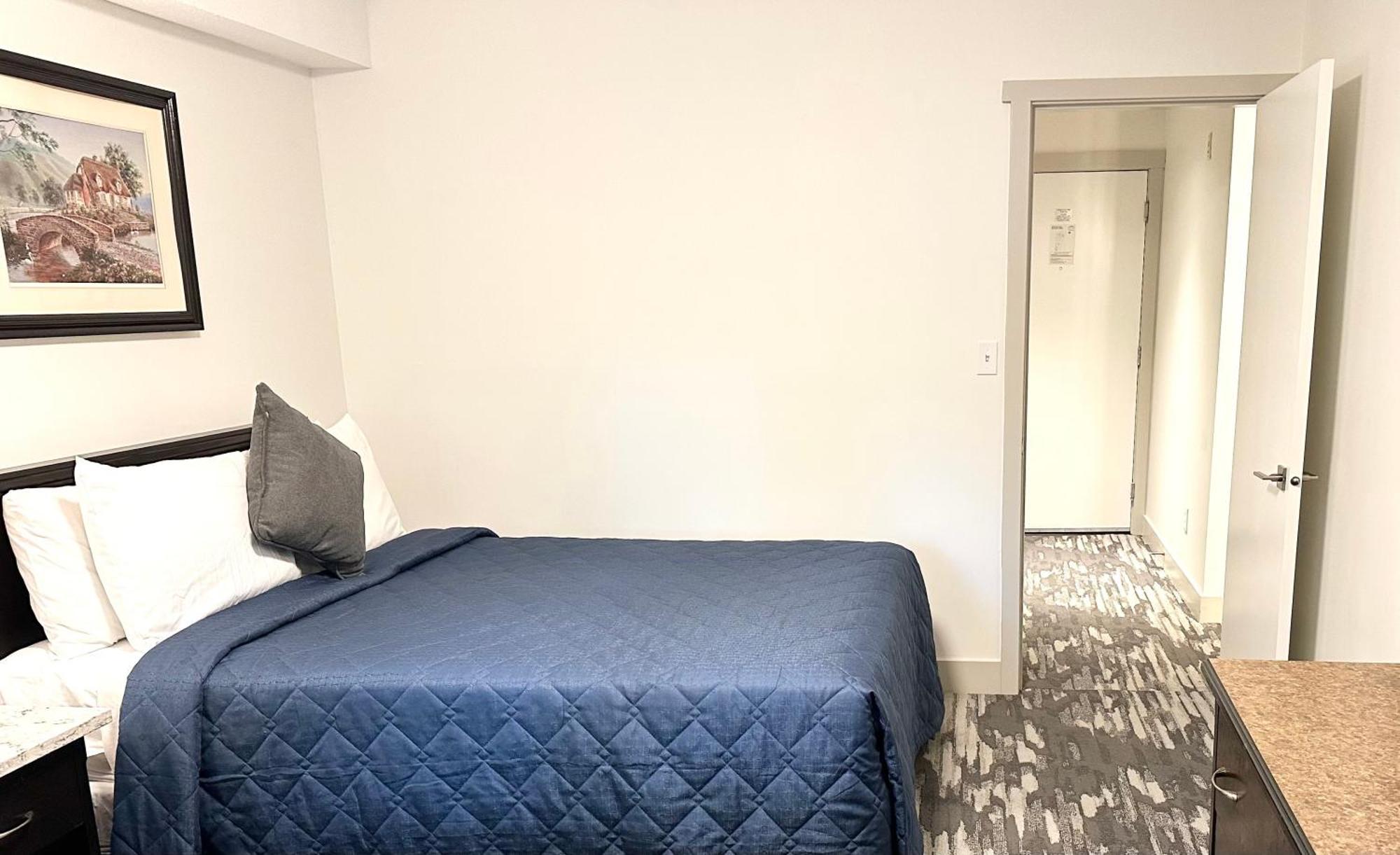 Hotel Canadian 2*